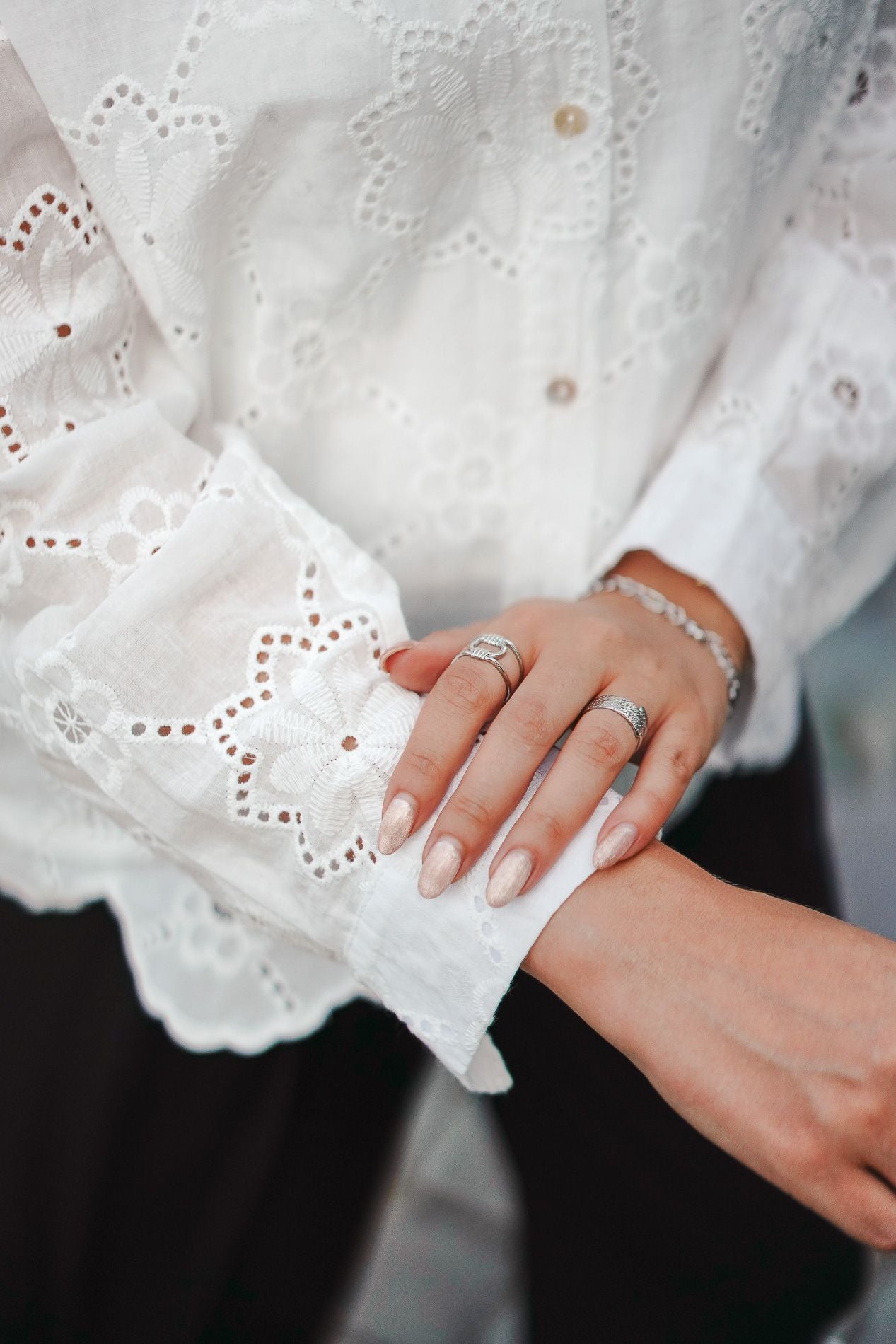 LEVANA geborduurde blouse