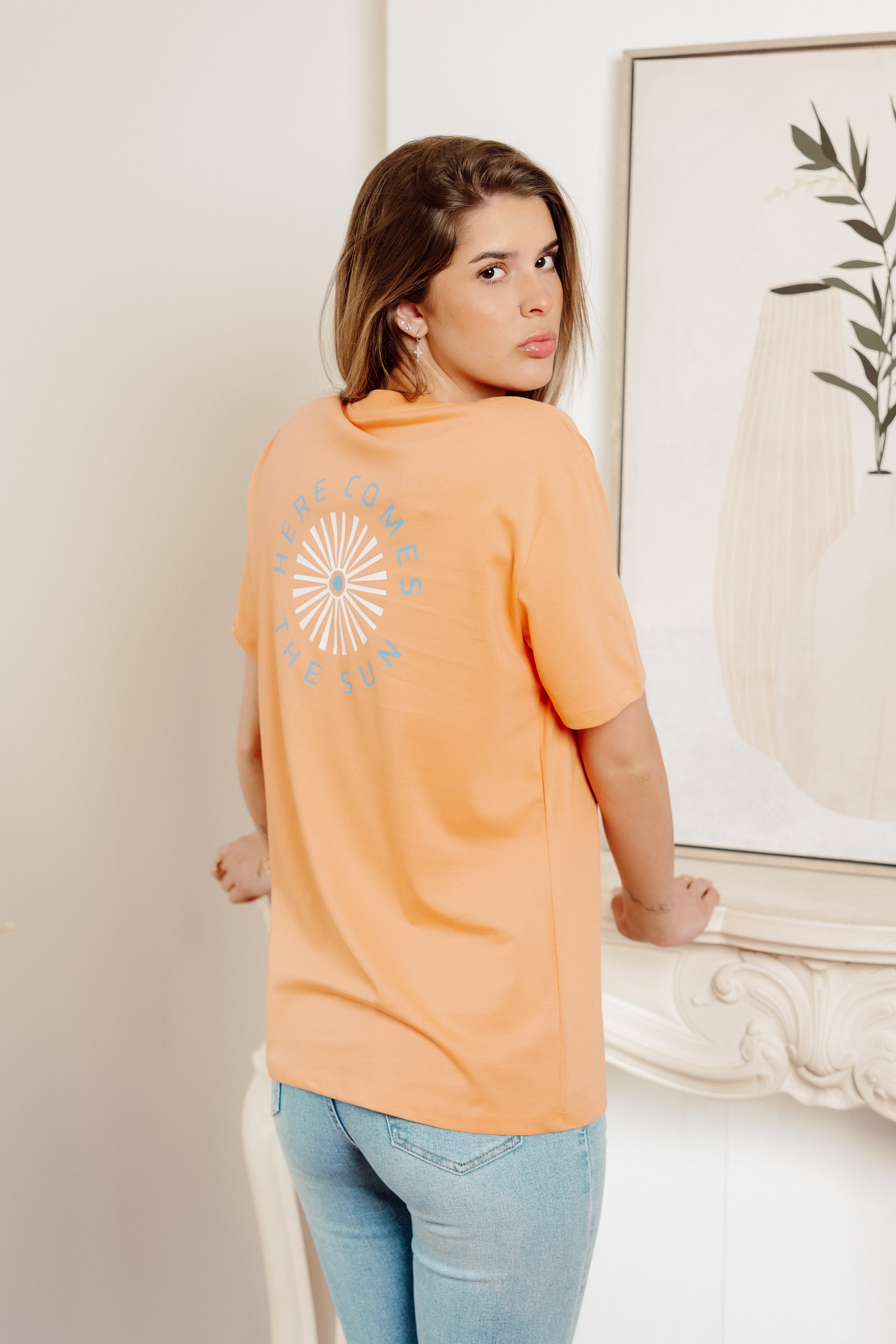 HERE COMES THE SUN Pfirsich-T-Shirt (Bio-Baumwolle)