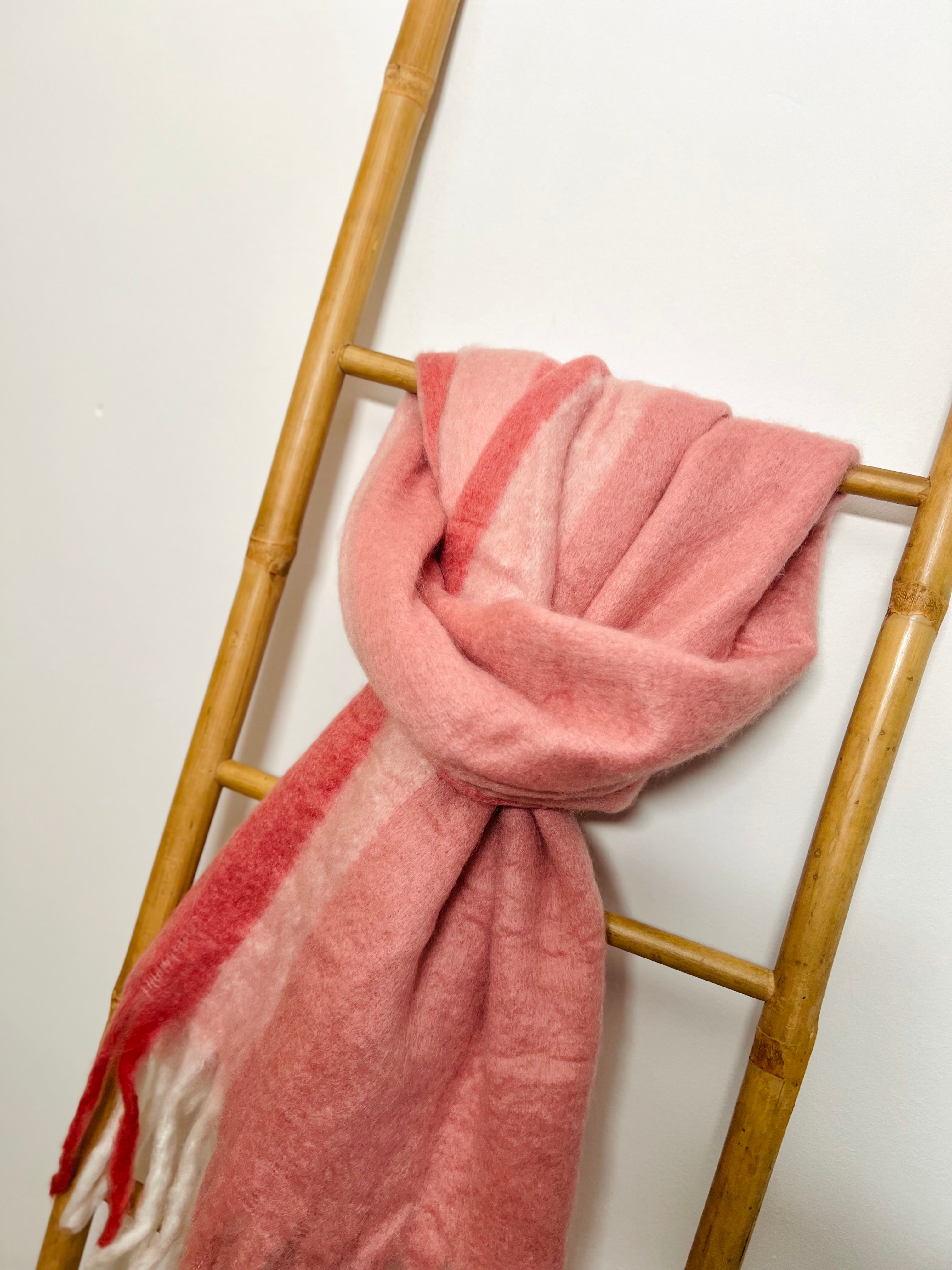 Écharpe vieux rose et rose poudré avec franges