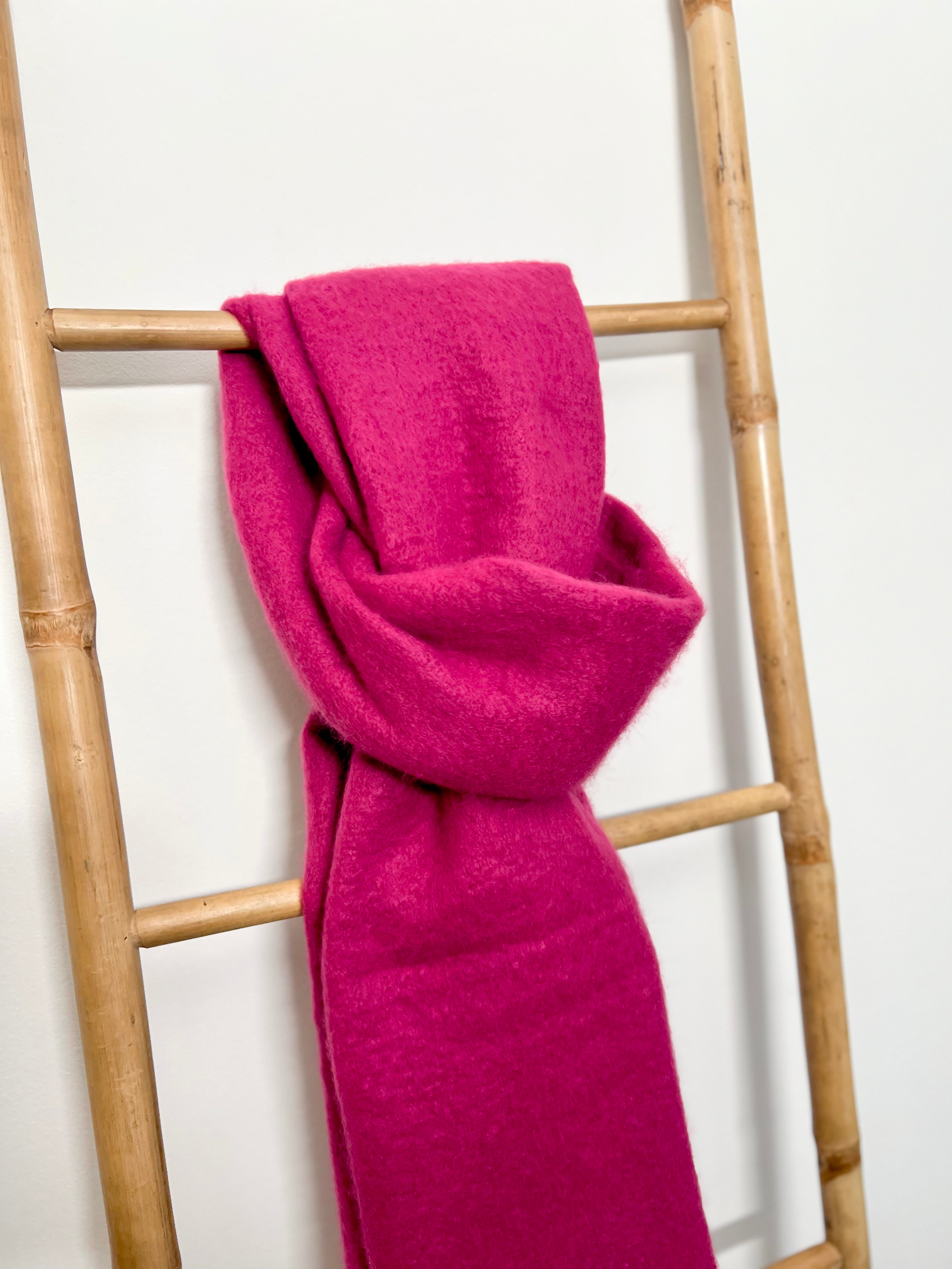 Écharpe recyclée cyclamen avec franges