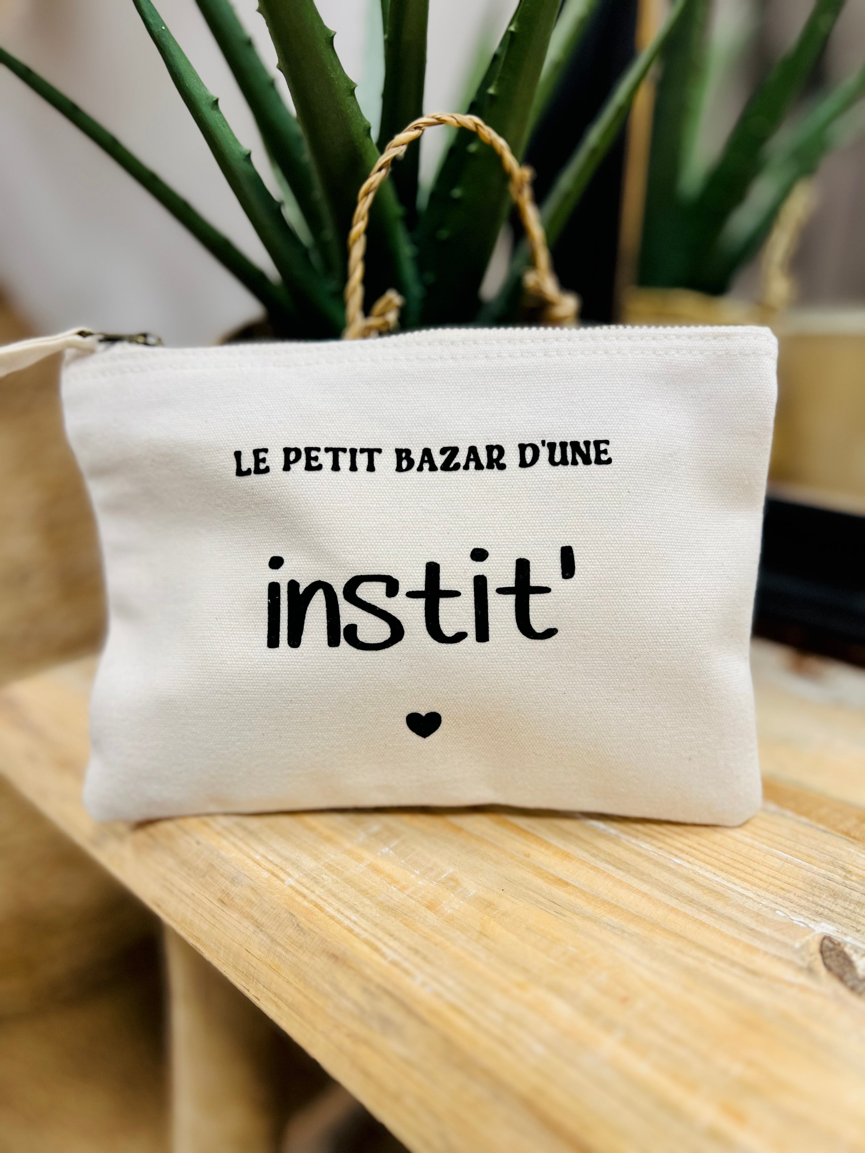 Pochette LE PETIT BAZAR D'UNE INSTIT' (3 couleurs)