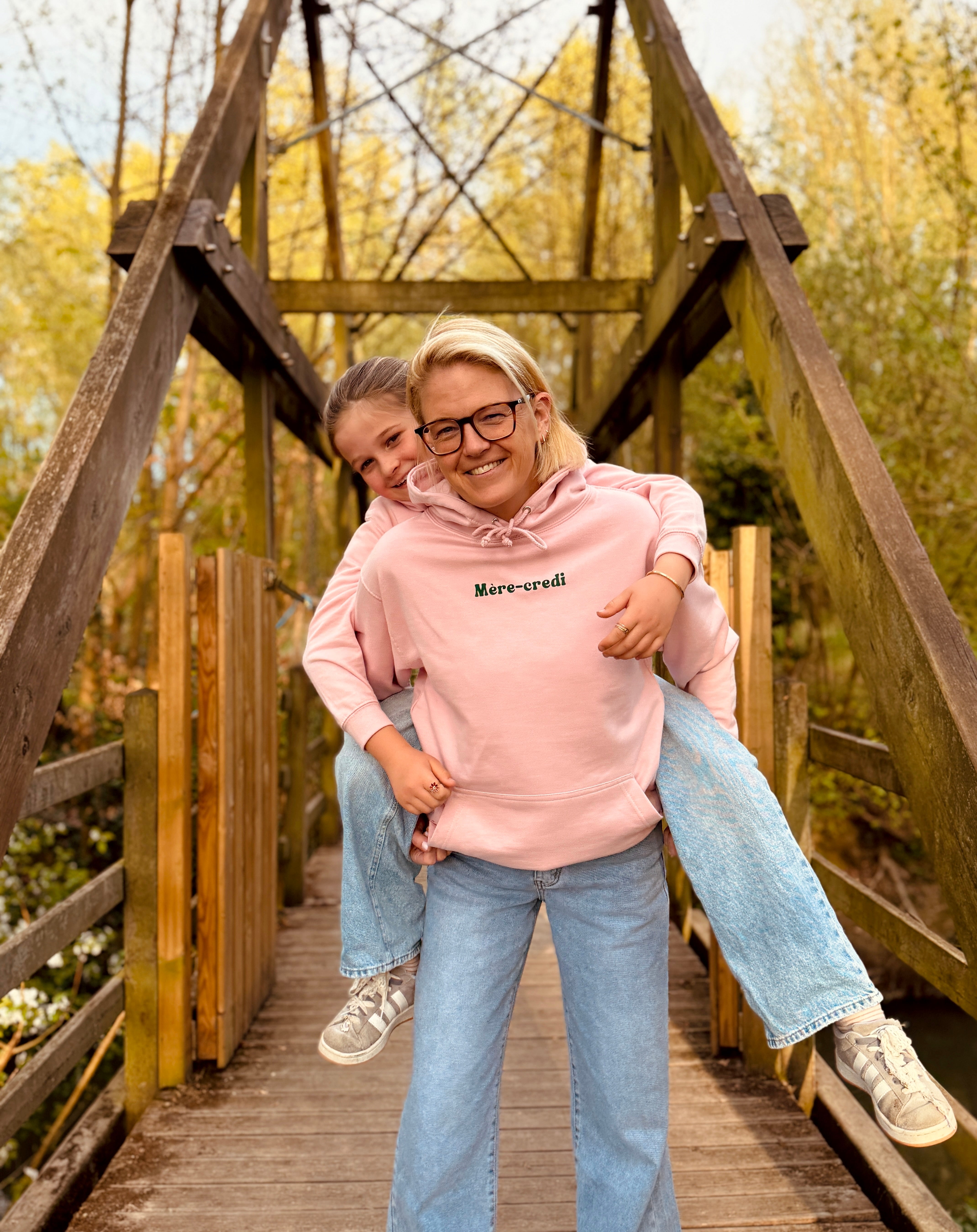 Sweat à capuche MÈRE-CREDI