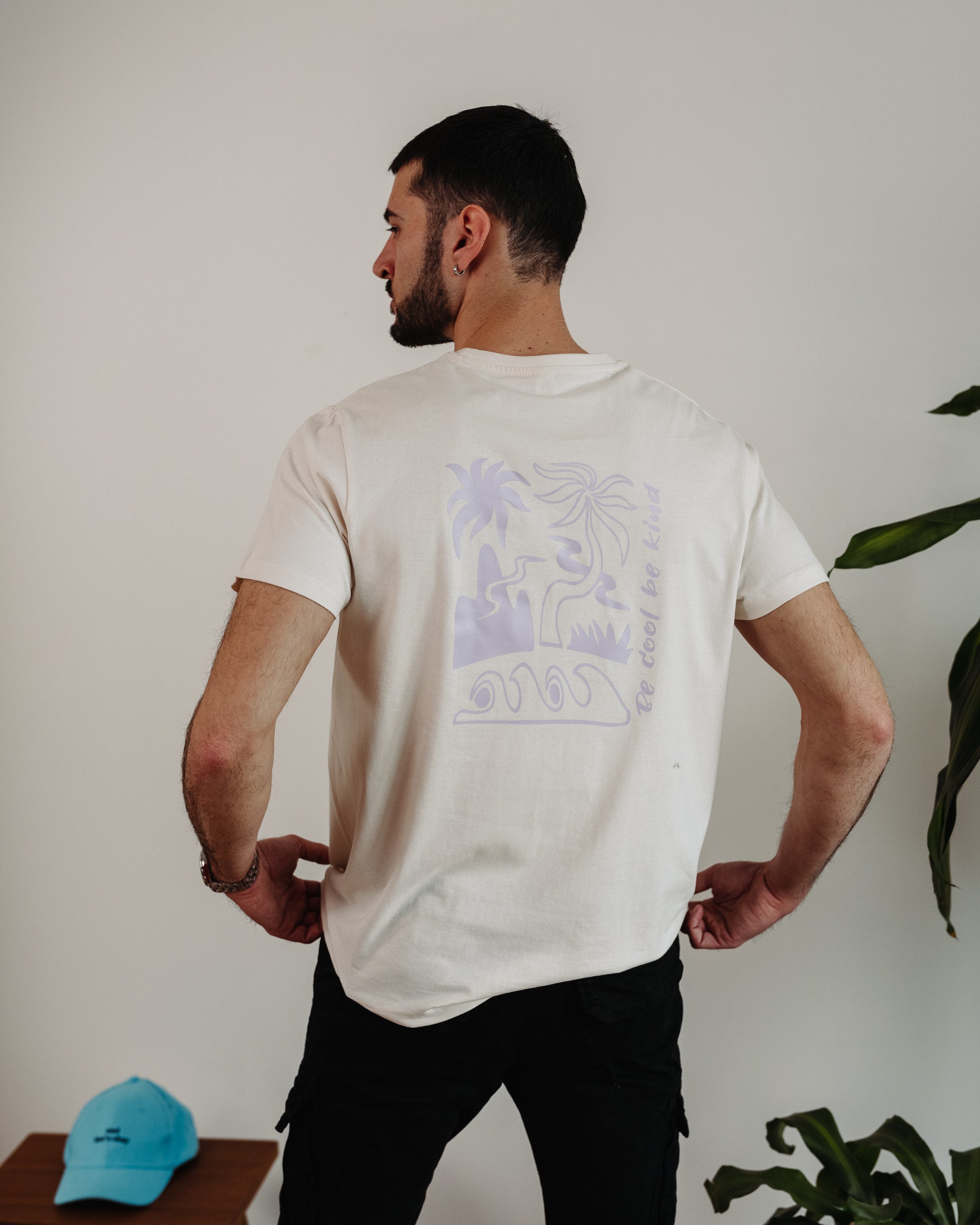 BE COOL BE KIND elfenbeinfarbenes Unisex-T-Shirt