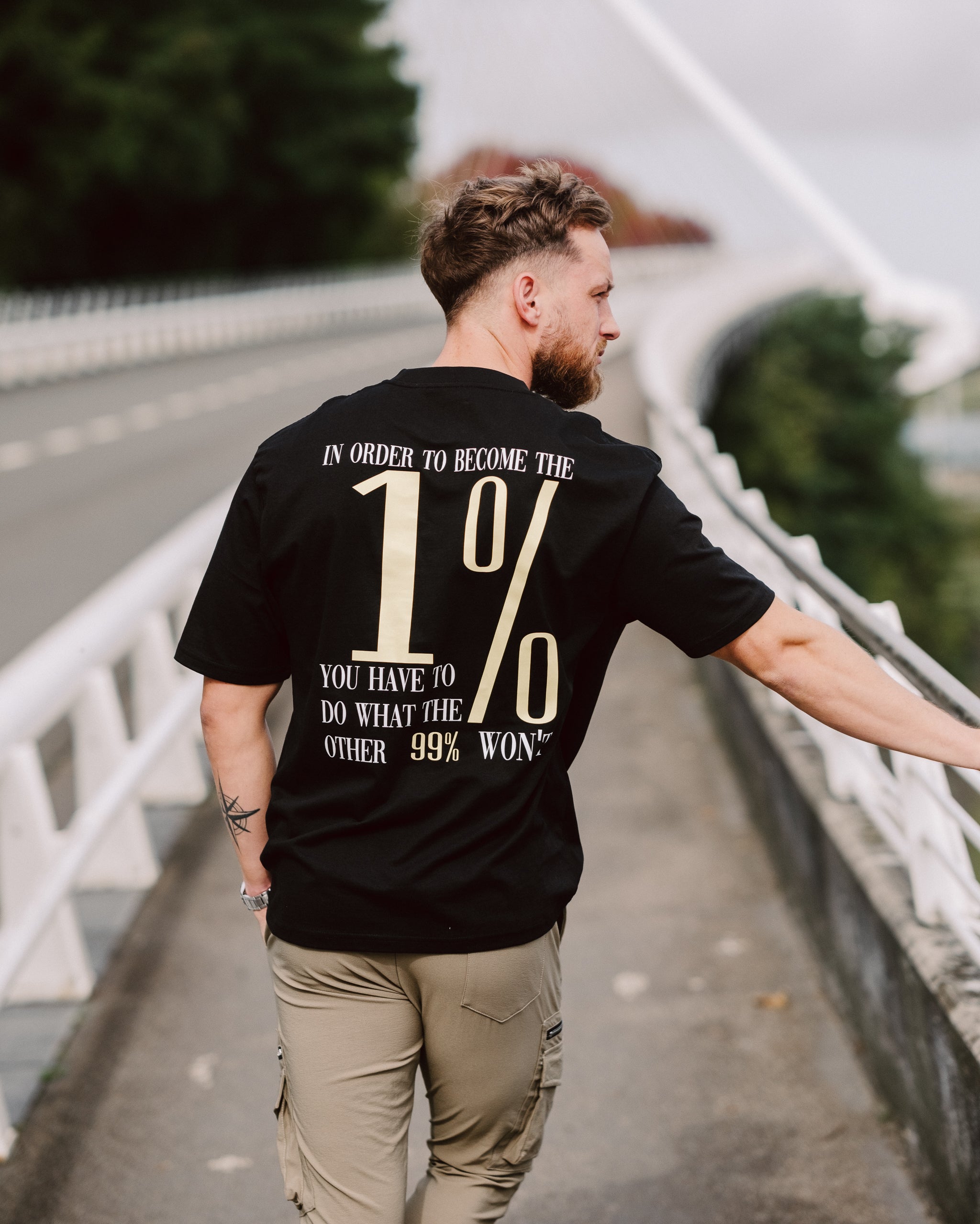 WERDEN SIE DAS 1%-T-Shirt