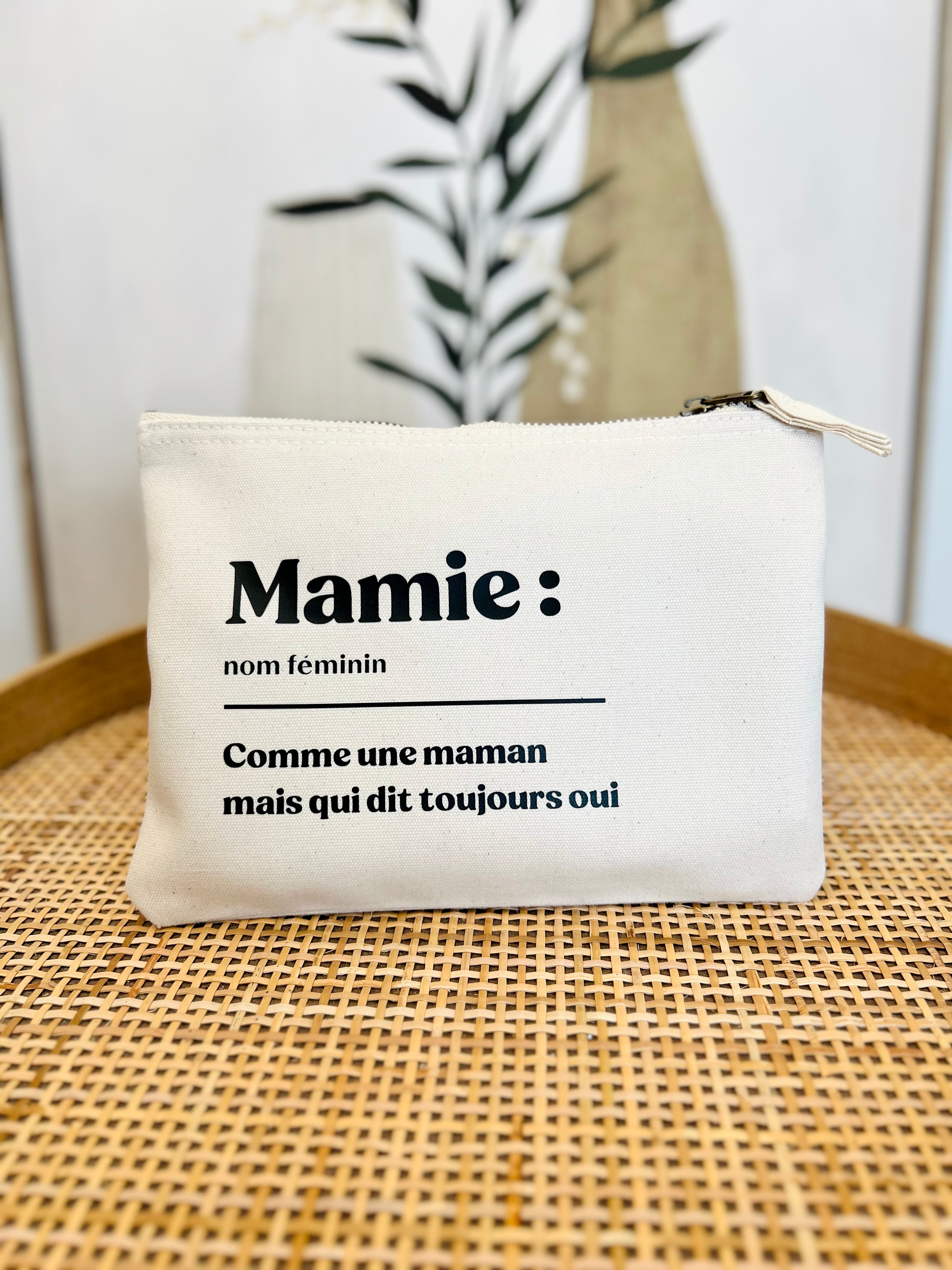 Pochette MAMIE: COMME UNE MAMAN MAIS QUI DIT TOUJOURS OUI coton bio