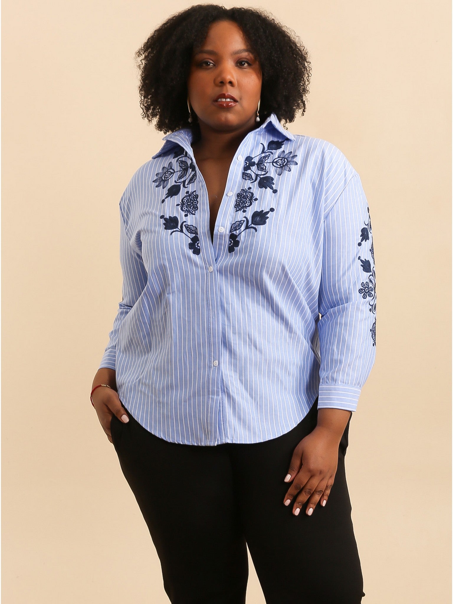 Chemisier rayé GRACE bleu ciel avec broderie