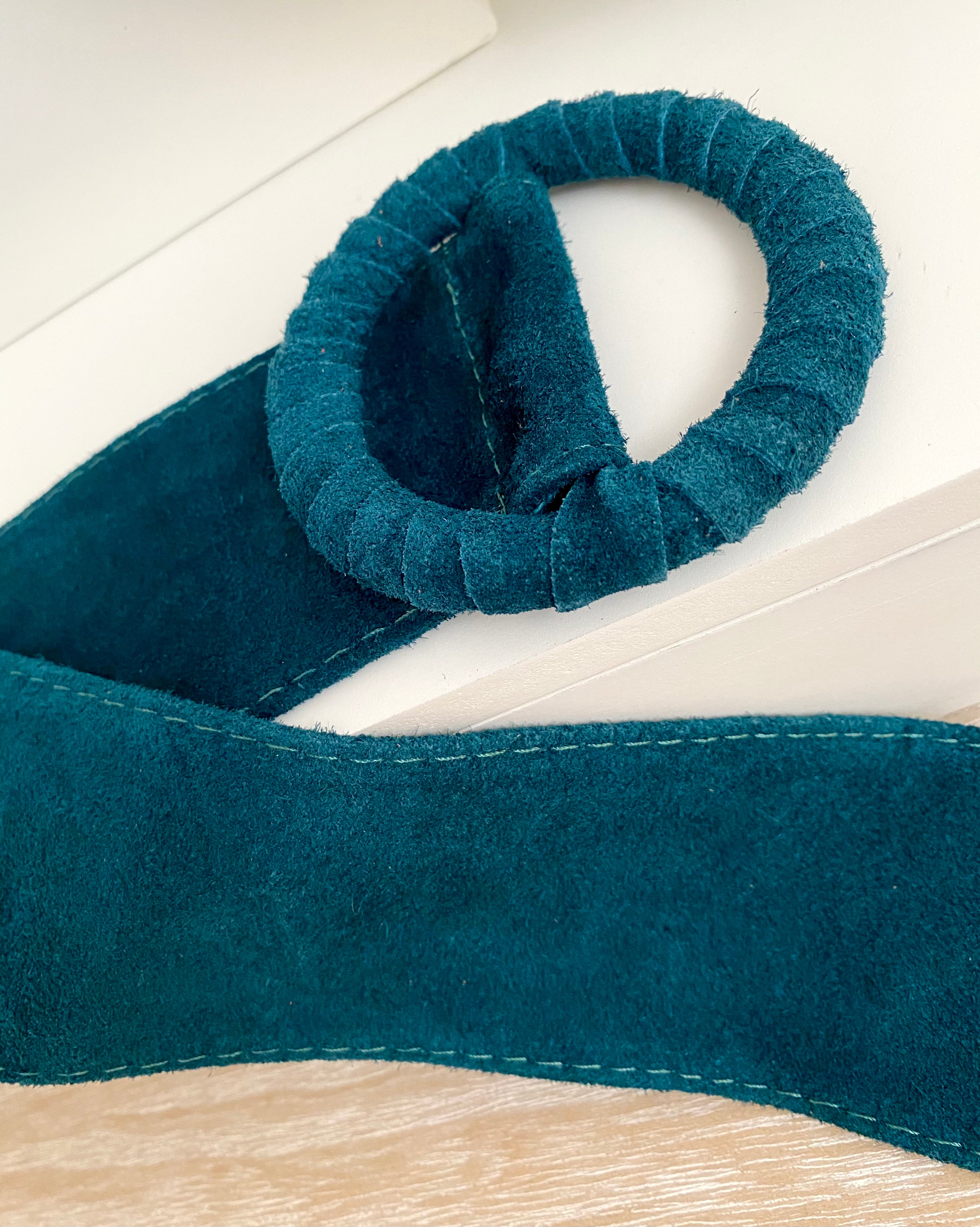 Entenblauer Ledergürtel