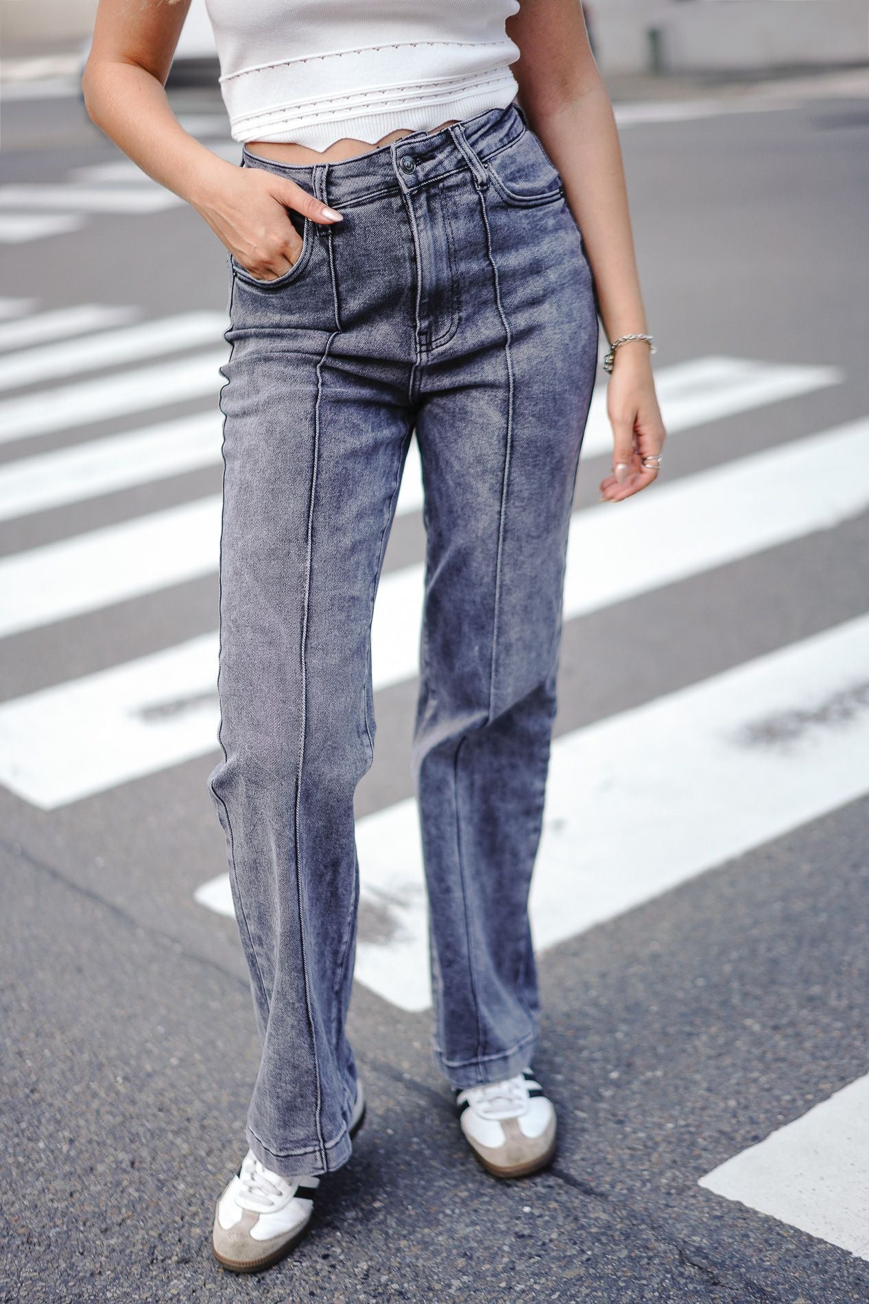 LYSHA graue Jeans mit weitem Bein