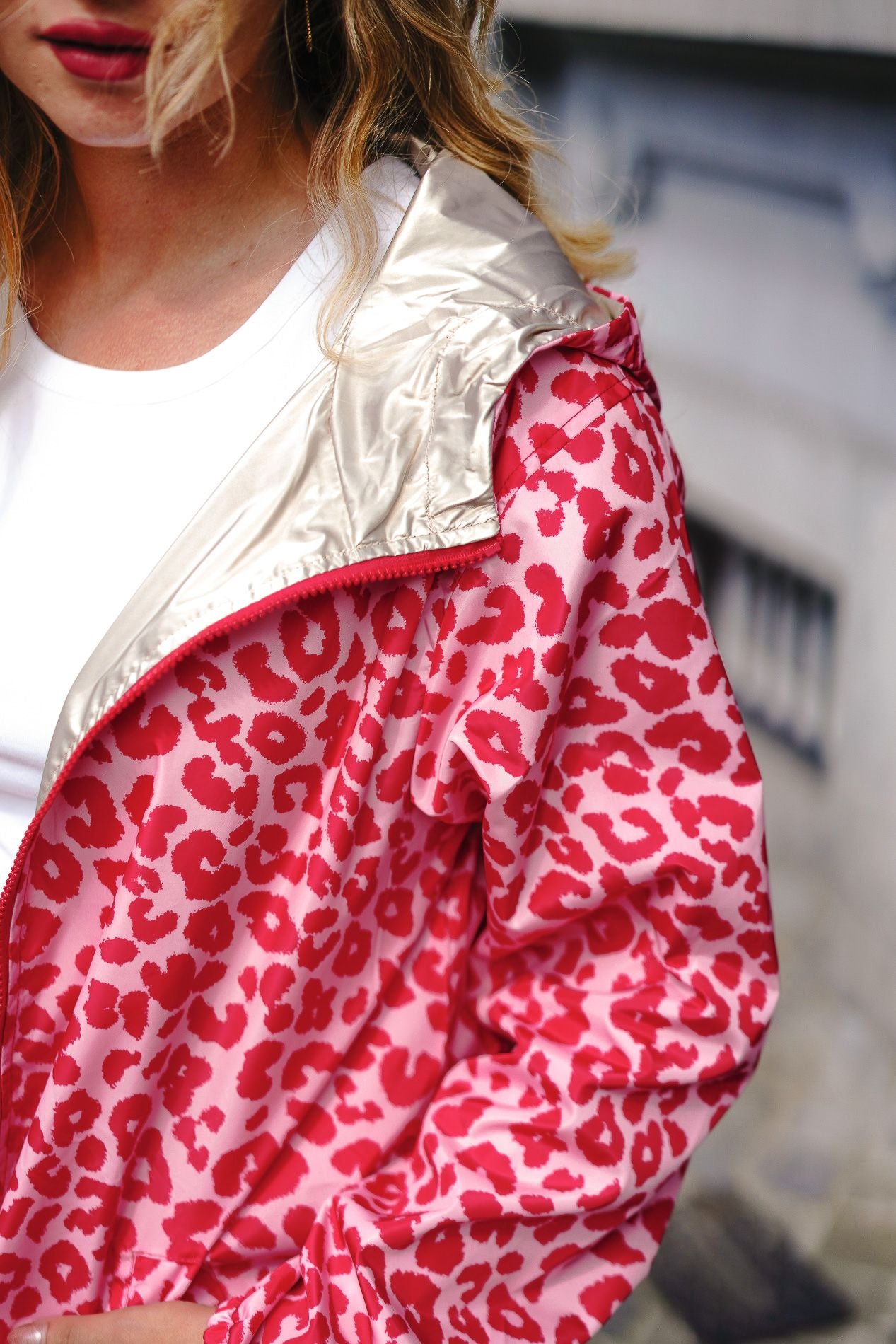 Wendbarer LIA-Parka mit Leopardenmuster in Rot und Gold