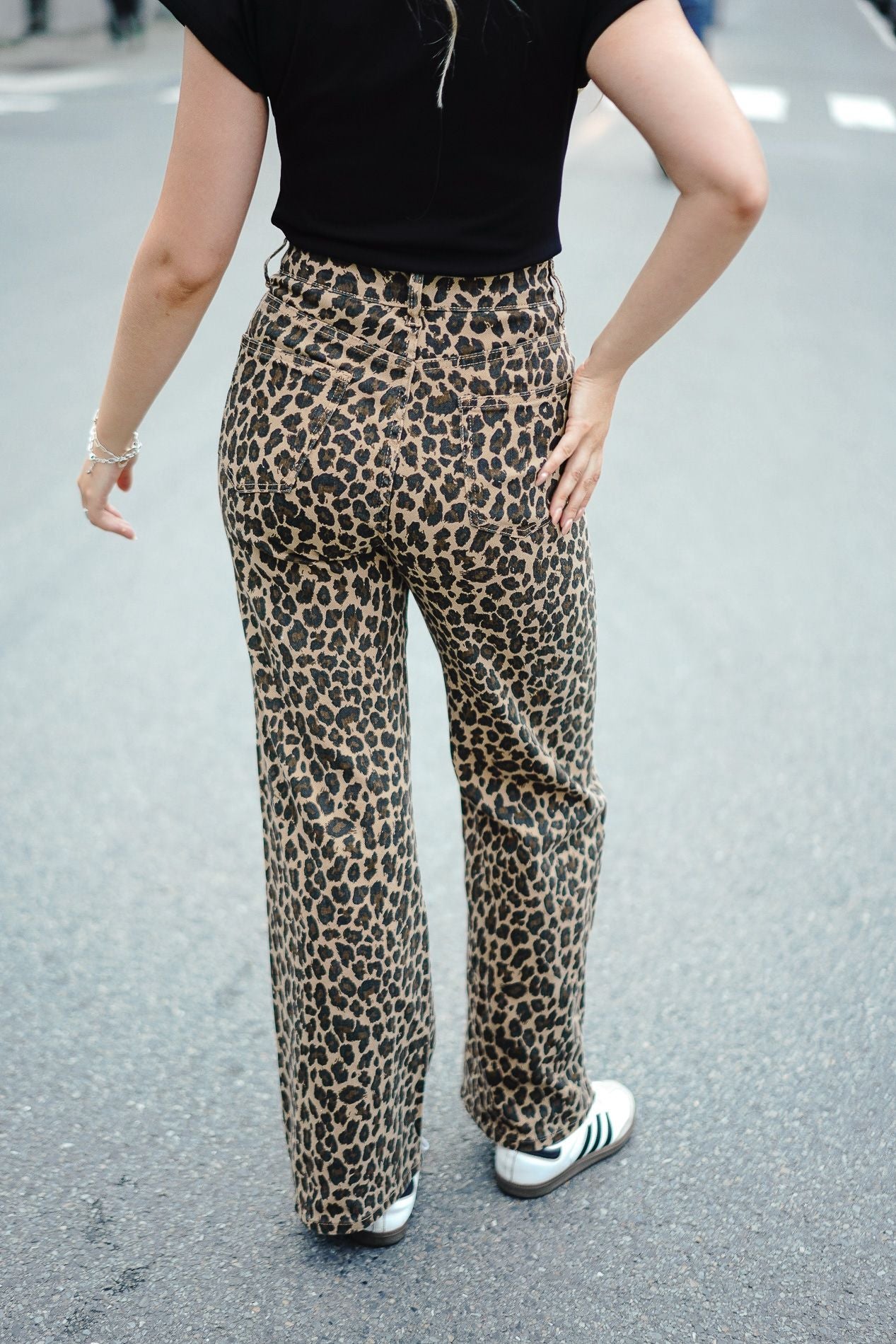 KELSIE Hose mit weitem Bein und Leopardenmuster