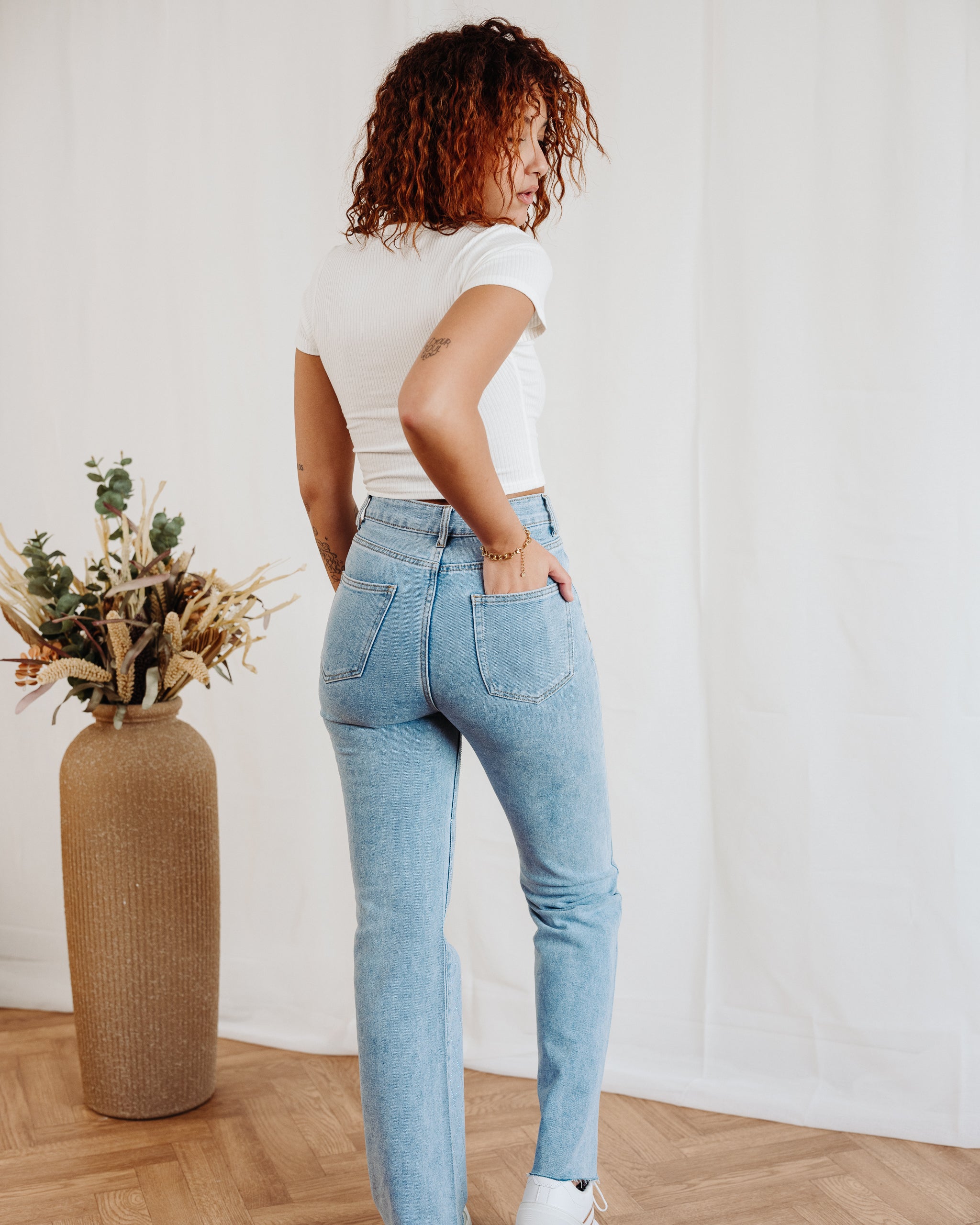 Jeans met wijde pijpen en strasssteentjes