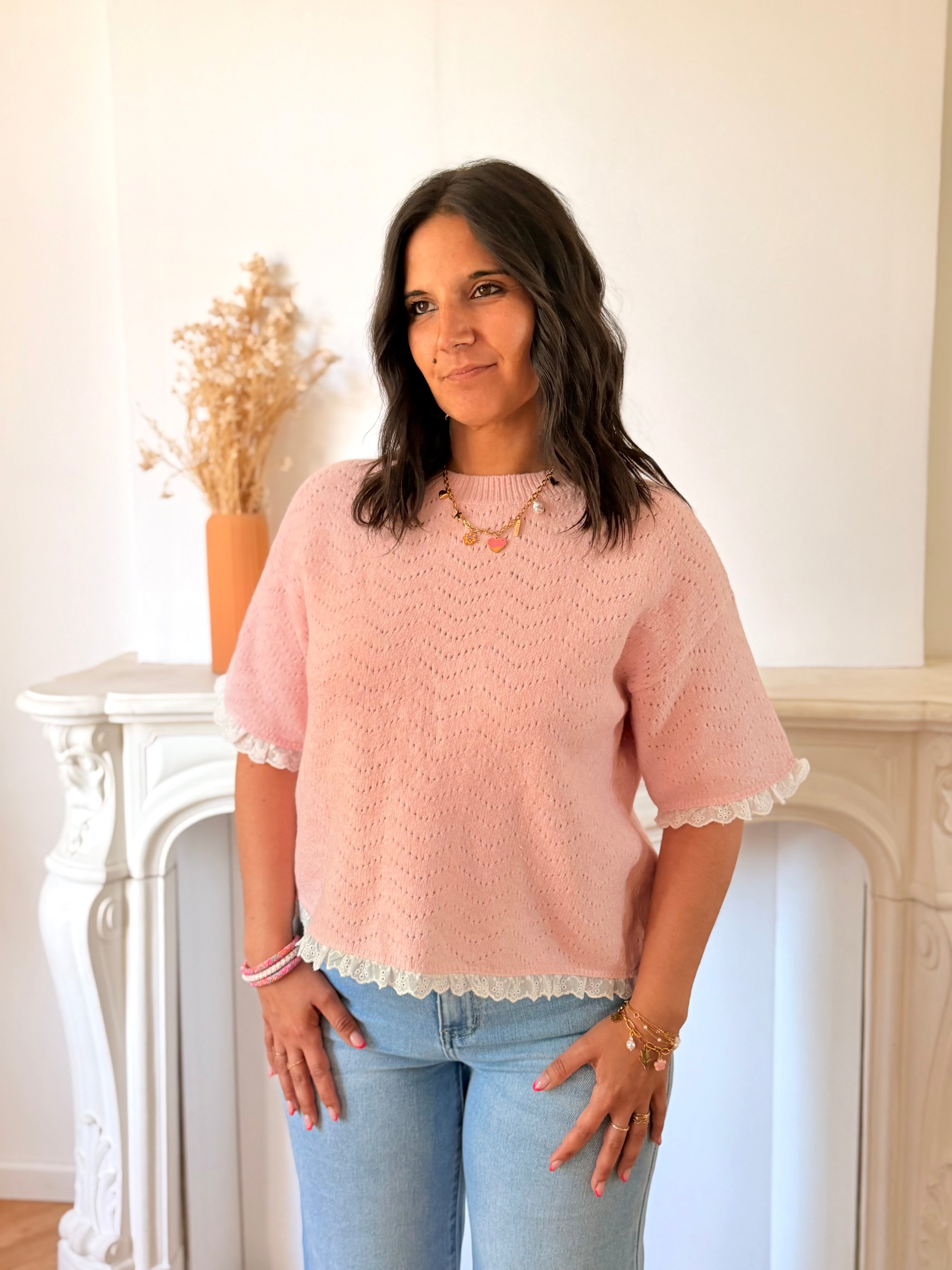 Pull CAMILLE rose avec broderie anglaise