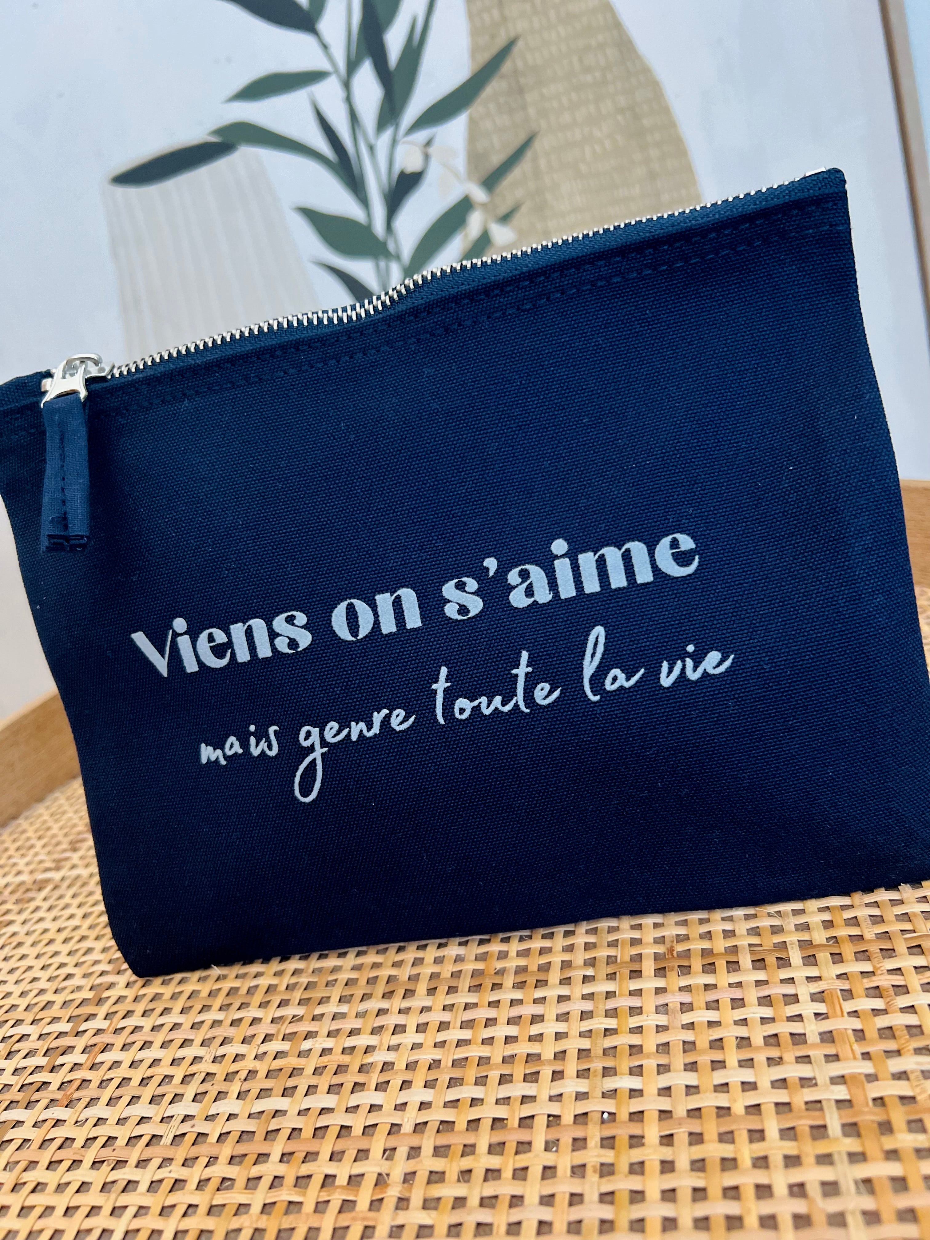 Pochette VIENS ON S'AIME MAIS GENRE TOUTE LA VIE coton bio bleu marine