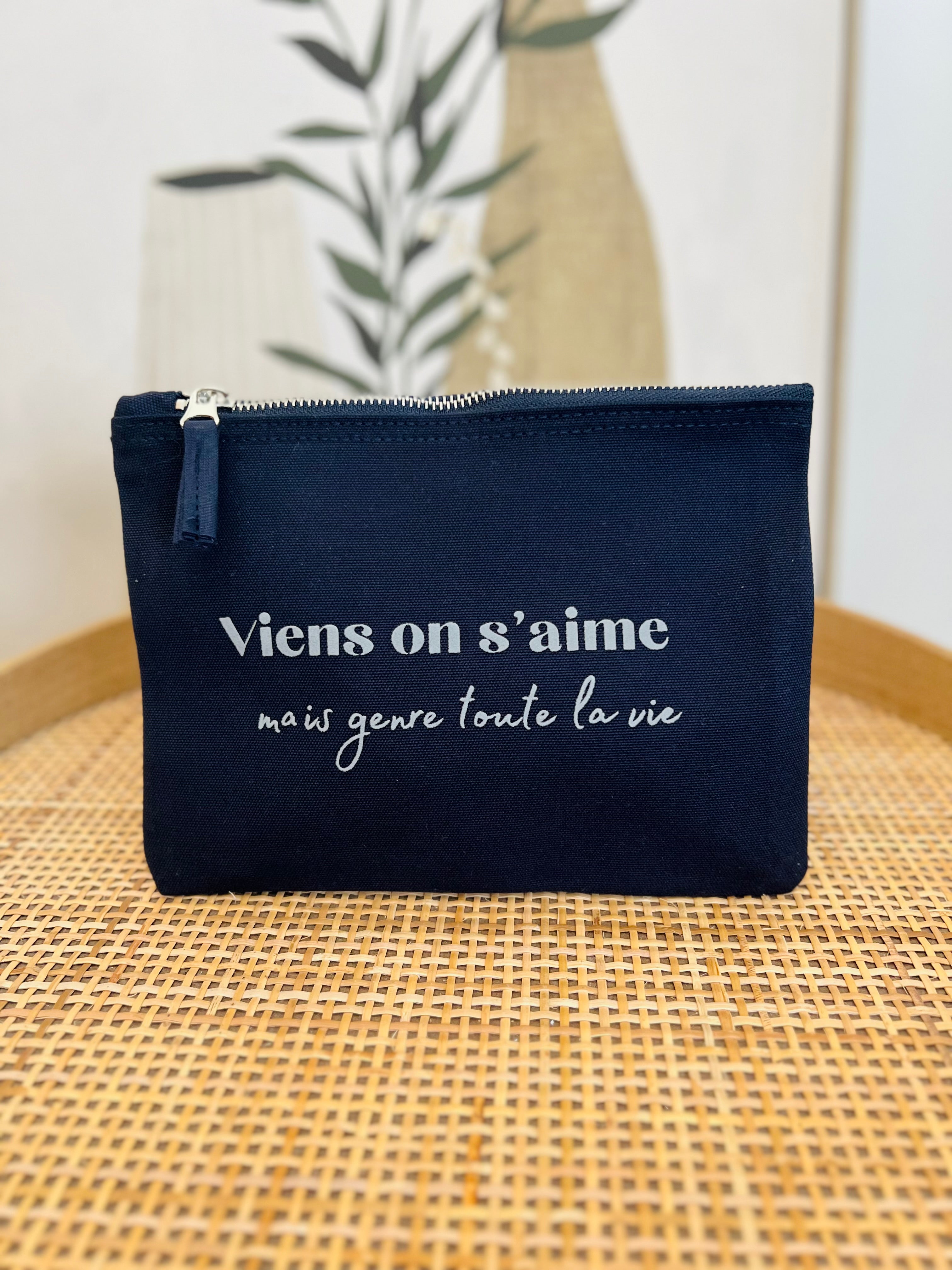 Pochette VIENS ON S'AIME MAIS GENRE TOUTE LA VIE coton bio bleu marine