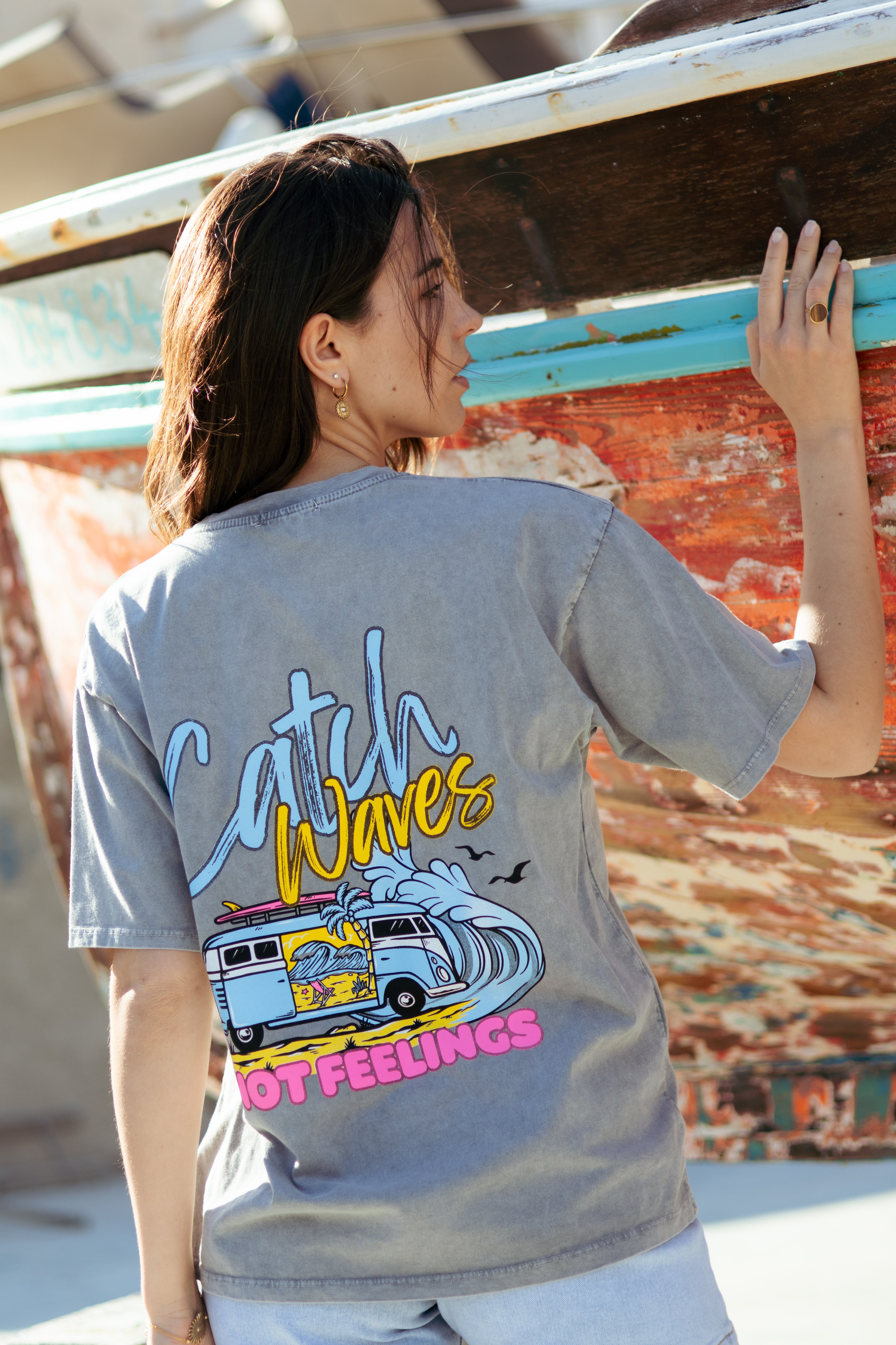 Tee-shirt CATCH WAVES NOT FEELINGS