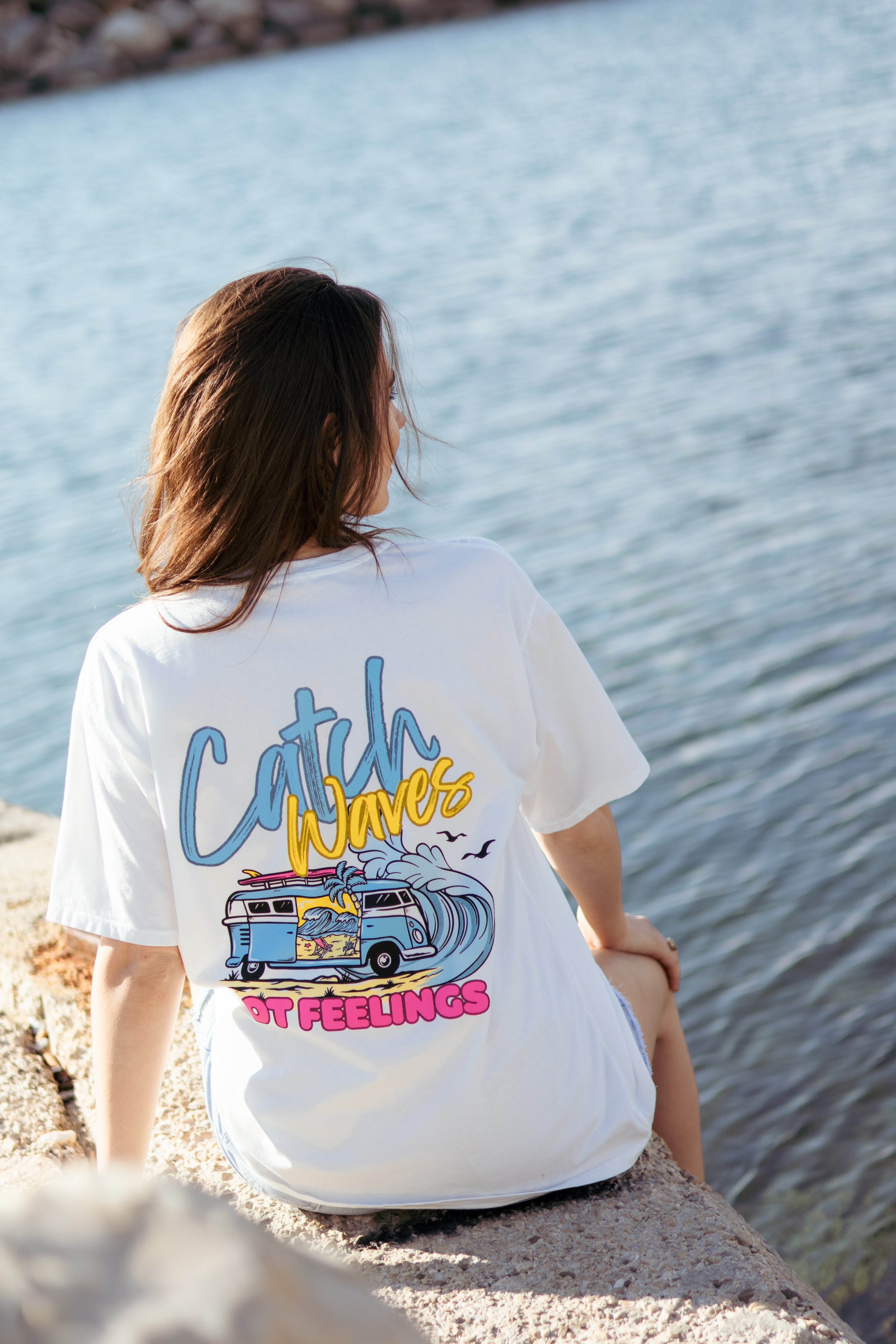 Tee-shirt CATCH WAVES NOT FEELINGS
